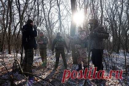 Военкор допустил контрнаступление Украины на Соледар. Военный корреспондент Александр Коц допустил, что Киев стягивает резервы к Соледару для нанесения контрудара. По мнению военкора, подобное контрнаступление — если украинская армия его предпримет — не будет обусловлено намерением деблокировать оставшиеся в окружении подразделения ВСУ.