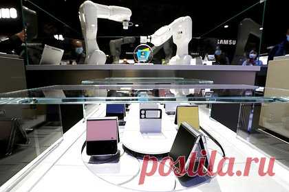 Раскрыта дата выхода новых флагманов Samsung. Источники южокорейской газеты Chosun Media выяснили, когда Samsung представит новые складные смартфоны. По информации инсайдеров, Samsung запланировала мероприятие Unpacked на 26 июля. В этот день корпорация анонсирует новые складные флагманы Galaxy Z Fold 5 и Galaxy Z Flip 5. Девайсы выйдут в продажу 11 августа.