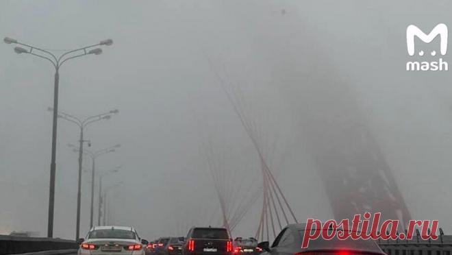 В Гидрометцентре рассказали о туманной погоде в Москве. В Москве до конца недели прогнозируются туман. Об этом ТАСС рассказал научный руководитель Гидрометцентра России Роман Вильфанд. Он пояснил, что из-за антициклональной циркуляции в приземном слое воздуха будут накапливаться вредные ...