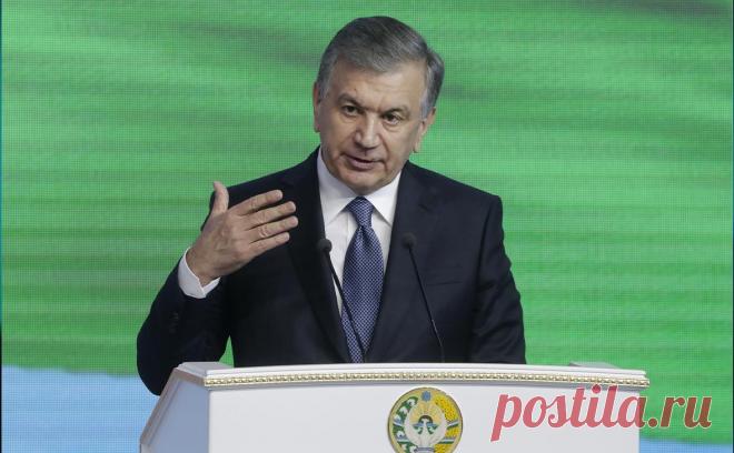 Президент Узбекистана обвинил СССР в уничтожении «достояния нации». По словам Мирзиёева, власти репрессировали 100 тыс. узбеков, потому что понимали, что эти люди могли освободить страну и привести ее к процветанию. Репрессированных соотечественников он назвал «величайшими героями»