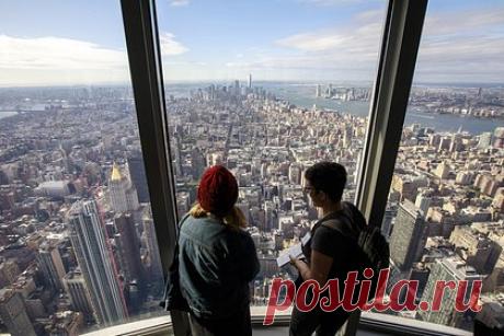 Названы самые дорогие города мира. Город Нью-Йорк стал самым дорогим городом в мире по итогам 2022 года. Первенство с ним разделил Сингапур. Второе место занял израильский Тель-Авив, город сместился с первой строчки, которую он занимал в 2021 году. Третьим по дороговизне городом специалисты назвали китайский Гонконг.