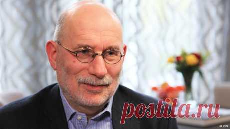 Борис Акунин: Россия - огромная страна, которая управляется из ханской юрты | Немцова. Интервью | DW.COM | 11.05.2016