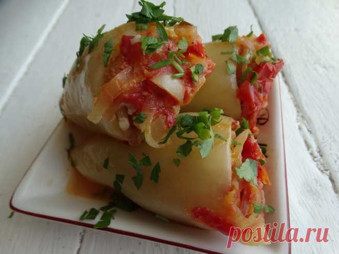 Бабушкин фирменный рецепт фаршированного перца. Простой и дико вкусный Моя бабушка, как и я, любила простые, но очень вкусные рецепты. Все, что она не делала, было идеально! Никаких заморочек ни с продуктами, ни с возней на кухне. Казалось, что она и не готовит...
