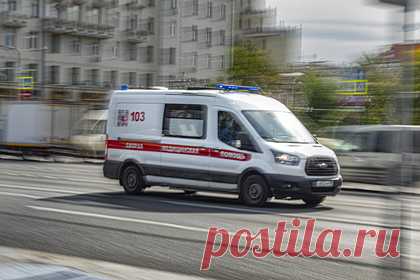 Четыре человека погибли в ДТП с автобусом и грузовиком под Владимиром. По меньшей мере четыре человека погибли в результате ДТП в Судогодском районе Владимирской области. Уточняется, что авария произошла около 03:30 по московскому времени на 187 километре автодороги М7 «Волга». По предварительной информации, автобус Mercedes, следуя в сторону Нижнего Новгорода, столкнулся с грузовиком.