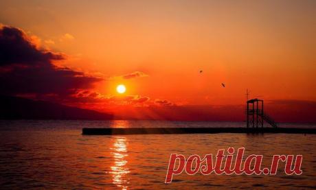 Я все равно ни о чем не жалею - хотя бы потому, что это бессмысленно. 

@ Макс Фрай