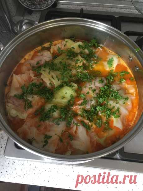 Голубцы по-домашнему 


Самые вкусные голубцы получаются дома!!!
Ингредиенты

капуста, 1,8 кг
фарш, 800 грамм
луковица, 2 штук
рис, 150-180 грамм
соль, 1,5 ч. л.
перец, по вкусу
растительное масло, 2 ст. л.
мука, 1 ст. л.…