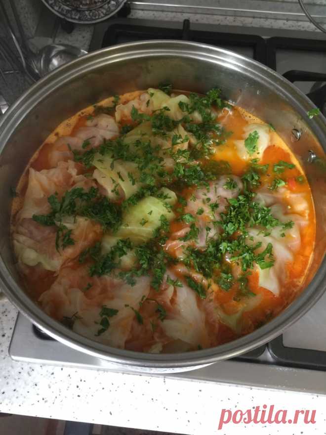 Голубцы по-домашнему 


Самые вкусные голубцы получаются дома!!!
Ингредиенты

капуста, 1,8 кг
фарш, 800 грамм
луковица, 2 штук
рис, 150-180 грамм
соль, 1,5 ч. л.
перец, по вкусу
растительное масло, 2 ст. л.
мука, 1 ст. л.…