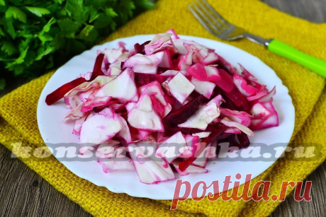Капуста со свеклой в банках крупными кусками