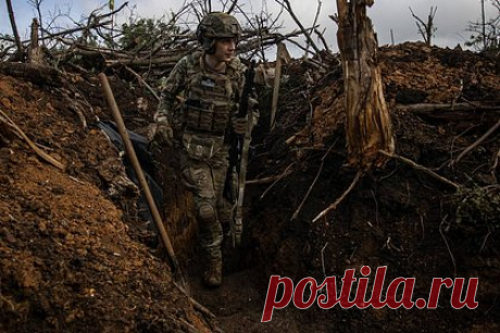 ВСУ увеличили число ударных групп на донецком направлении. Вооруженные силы Украины (ВСУ) наращивают численность бронетехники и личного состава ударных групп на донецком направлении. Военный эксперт уточнил, что помимо увеличения интенсивности артиллерийских обстрелов позиций ВС РФ, увеличивается и численность бронетехники и личного состава ударных групп противника.