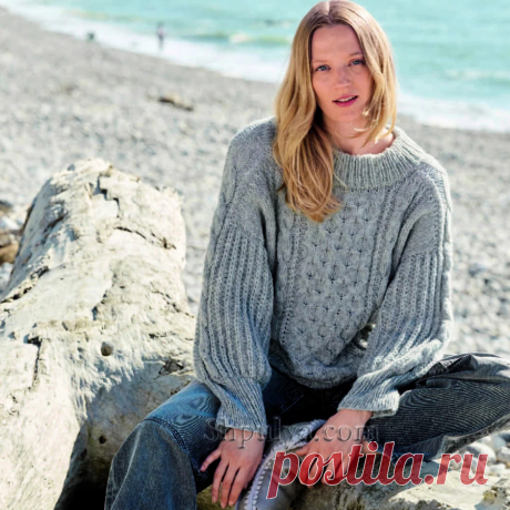 Бесшовная техника, безусловно, имеет свои плюсы, но эта вязаная модель не так уж проста: вязание начинаем с двойной планки горловины, потом переходим к двум кокеткам, переду, спинке и рукавам,а заканчиваем работу планками в резинку.