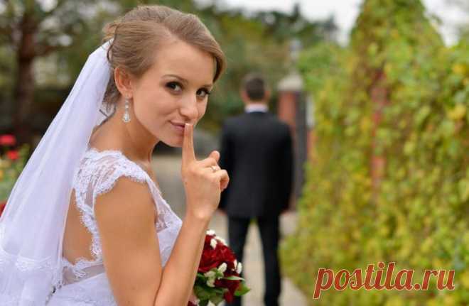 Свадебные приметы - 14 примет перед свадьбой

Вот несколько самых распространенных поверий и примет перед свадьбой:

1. Одно из самых известных поверий гласит о том, что жених не должен видеть свою будущую жену в подвенечном/свадебном платье до даты венчания или бракосочетания в ЗАГСе. Считается, что в противном случае свадьба не состоится или жизнь супругов в браке будет недолгой. И другие свадебные поверья: