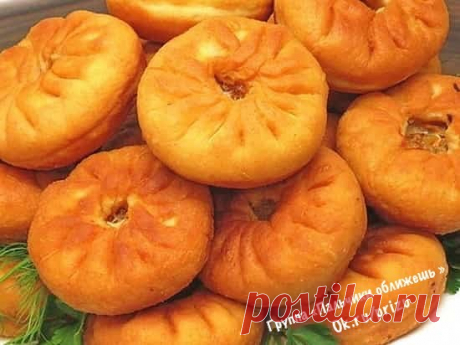 Беляши с мясом на кефире
!Воздушное тесто, щедро пропитанное сочным мясным соком и хрустящая румяная корочка! Этот рецепт беляшей с мясом на кефире подарит вам хорошее настроение, тепло и уют в доме, радость близких – что еще можно желать нам с вами?
Тесто:
Кефир – 1 стакан;
Яйцо – 2 шт.;
Сахар – 1 ст.л.;
Соль – 1 ч.л.;
Сода – 1 ч.л.;
Мука – 3 стакана;
Масло растительное – 2 ст.л.
Начинка:
Фарш — 300 грамм (лучше брать из разных сортов мяса, чтобы был в меру жирный и сочны...