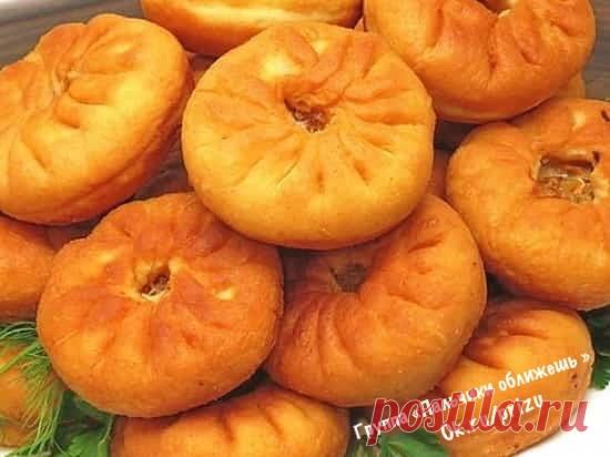 Беляши с мясом на кефире
!Воздушное тесто, щедро пропитанное сочным мясным соком и хрустящая румяная корочка! Этот рецепт беляшей с мясом на кефире подарит вам хорошее настроение, тепло и уют в доме, радость близких – что еще можно желать нам с вами?
Тесто:
Кефир – 1 стакан;
Яйцо – 2 шт.;
Сахар – 1 ст.л.;
Соль – 1 ч.л.;
Сода – 1 ч.л.;
Мука – 3 стакана;
Масло растительное – 2 ст.л.
Начинка:
Фарш — 300 грамм (лучше брать из разных сортов мяса, чтобы был в меру жирный и сочны...