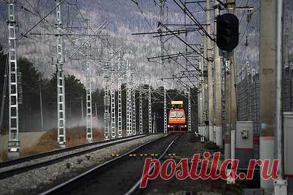 Расширение БАМа и Транссиба профинансируют за счет потребителей электричества. Нехватку средств «Россетей» на расширение электросетей для Транссиба и БАМа, которое проводят для увеличения провозных мощностей, власти решили закрыть за счет повышения тарифа на передачу электроэнергии, сокращения выплаты дивидендов и переноса финансирования инвестпрограммы.