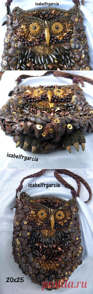 ISABEL FR GARCÍA: cuero natutal bordado con dagas, cuentas cristal antiguas, agatas, superduos, plumitas bordas con lentejuelas metalicas, parte de atras guateado en el cuero. ES PARA MI