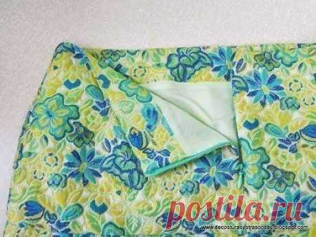 Как вшить потайную молнию в юбку с подкладкой Как вшить потайную молнию в юбку с подкладкойПри таком способе будет виден только бегунок.