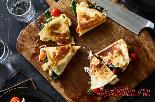 Флорентийская сливочная кесадилья с курицей. Рецепт быстрого ужина В один рабочий день у меня совсем не оставалось время на приготовление ужина и тогда я придумал эти флорентийские кесадильи. Они могут быть начинены любым куриным мясом, который у вас есть под рукой (или купленная курица-гриль в местном супермаркете или заранее отваренная курочка) и стали более...