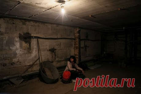 В Киеве признали непригодными почти тысячу бомбоубежищ. По решению комиссии почти тысяча бомбоубежищ в Киеве была снята с учета из-за непригодности. В связи с этим городские власти призвали предпринимателей предоставить имеющиеся подземные площади, среди них паркинги и хозяйственные помещения, для использования в качестве укрытий.