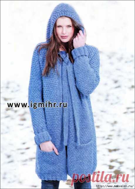 Пальто голубого цвета с капюшоном и большими карманами, от французских дизайнеров. Спицы