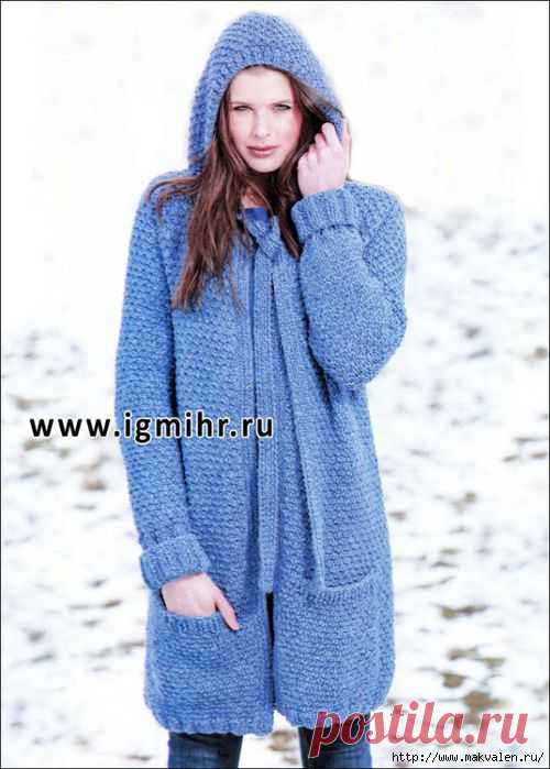 Пальто голубого цвета с капюшоном и большими карманами, от французских дизайнеров. Спицы