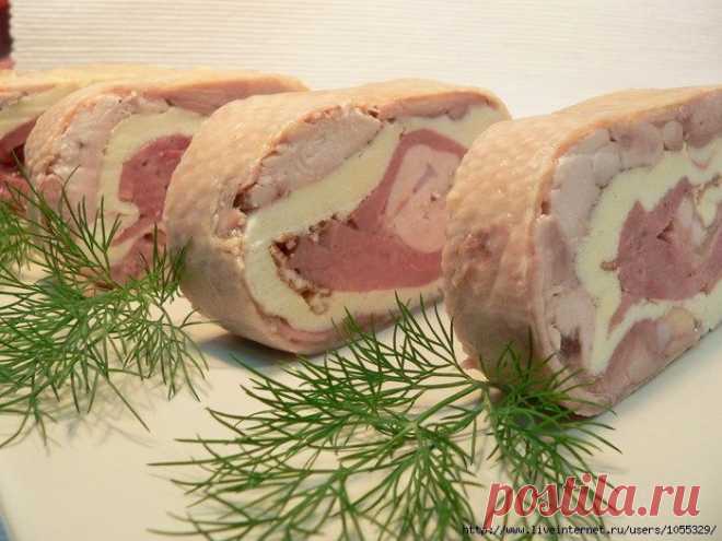 Руляда из курицы с омлетом и ветчиной