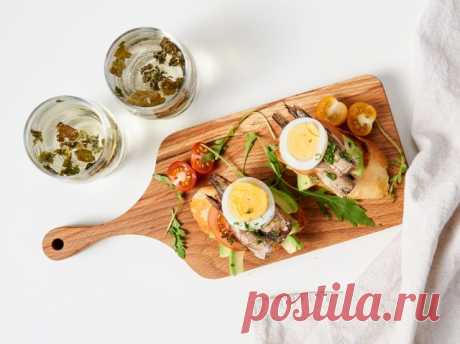 Бутеброды с авокадо и шпротами – пошаговый рецепт приготовления с фото