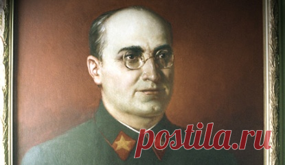 Лаврентий Берия: скучное чудовище В декабре 1953 года по сфабрикованному приговору был расстрелян Л.П. Берия – несостоявшийся преемник Сталина

Нет и не было человека в России более подлого и гнусного, чем Лаврентий Павлович Берия. Оц…