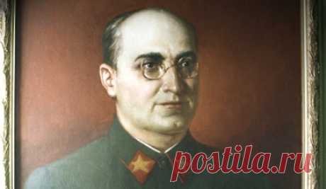 Лаврентий Берия: скучное чудовище В декабре 1953 года по сфабрикованному приговору был расстрелян Л.П. Берия – несостоявшийся преемник Сталина

Нет и не было человека в России более подлого и гнусного, чем Лаврентий Павлович Берия. Оц…