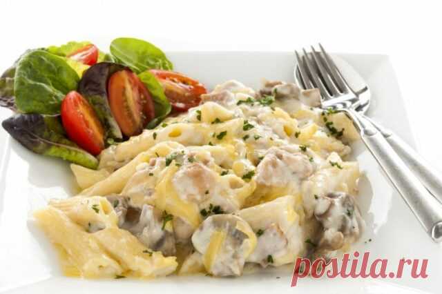 Слоеный салат с куриным филе, грибами и сыром, рецепт с фото — Вкусо.ру