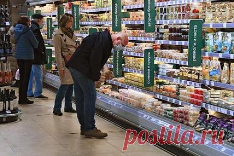 Экономист рассказал о росте цен на продукты. Экономист Алексей Коренев заявил, что прогнозы Минэкономразвития могут серьезно отличаться от наблюдаемой инфляции, которую россияне ощущают на своих кошельках, по его приблизительным оценкам, цены на продукты и другие товары могут вырасти на 16-17 процентов, против официальных 7,4.