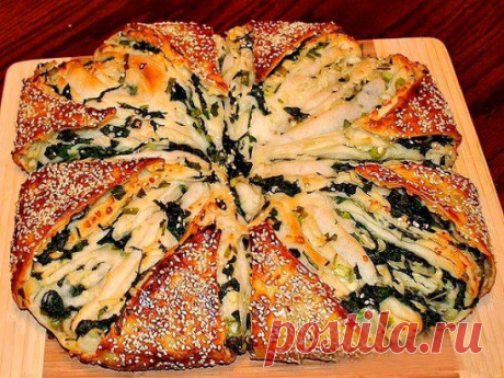 ВКУСНЫЙ И КРАСИВЫЙ ПИРОГ БЕЗ ВЫКРУТАСОВ. Ну несказанно вкусный и красивый пирог… Объеденье да и только! Восторг обеспечен надолго. Угощайтесь, угощайте и получайте удовольствие от этой великолепной и простой выпечки! Подробный рецепт смотрим здесь: https://ugostili.ru/nesladkaya-vypechka/vkusnyy-i-krasivyy-pirog-bez-vykrutasov