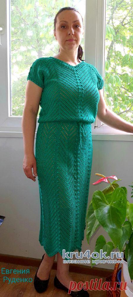 Женское платье крючком Изумруд. Работа Евгении Руденко
