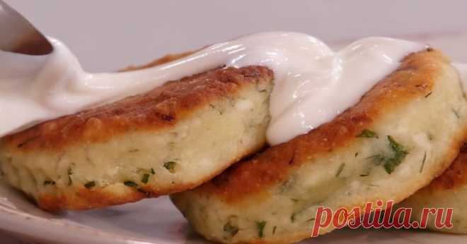 Сырники с зеленью  Сырники — идеальное решение для вкусного начала дня. Многие привыкли есть их со сметаной или вареньем, но что делать тем, кто любит сырники, но не хочет есть на завтрак сладости, а еще хочет похудеть…