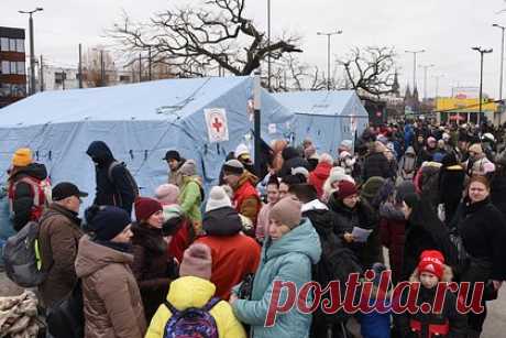 Швейцария передаст Украине зимнюю одежду. Швейцария передаст зимнюю одежду жителям Украины. В частности, 170 тысяч перчаток, 40 тысяч носков, из своего запаса. Кроме того, для защиты от холода украинцы получат две тысячи одеял. Ранее Комитет по политике безопасности Национального совета страны одобрил реэкспорт оружия на Украину.