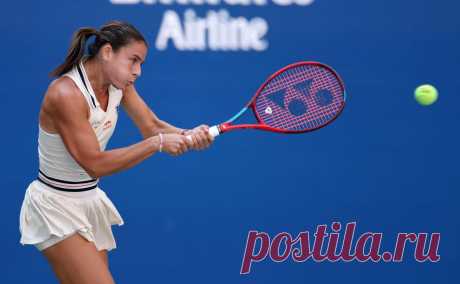Дочь американского миллиардера первой вышла в полуфинал US Open. В 1/4 финала Эмма Наварро в двух сетах победила испанку Паулу Бадосу. За выход в финал она поспорит с белоруской Ариной Соболенко или китаянкой Чжэн Циньвэнь