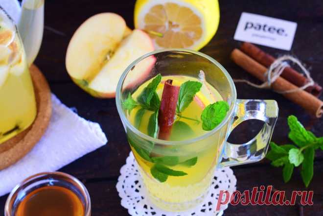 Пряный чай с яблоком, имбирем и цитрусами Очень вкусный и полезный чай, богатый витаминами можно приготовить по этому рецепту и насладиться им в холодный зимний вечер в горячем виде, а летом утолить жажду в жару.
Чай готовится очень просто, получается очень ароматным и вкусным. Наличие апельсинового и лимонного соков придает чаю аромат, а пряность чай получит от кардамона, гвоздики и палочки корицы. Яблоки и мята дополнят букет вкуса и цвета.
Важно: этот чай следует с осто...
