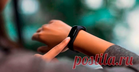 Новые подробности о фитнес-браслете Xiaomi Mi Band 4 Многие любители гаджетов следят за новостями о фитнес-браслете Xiaomi Mi Band 4. Новинка обещает быть интересной, но известно о ней было далеко не все. И вот появились новые подробности, и они вам понравятся! Прежде всего, интересно то, что дисплей будущей новинки будет выполнен полноцветным. Это позволит сделать ее использование более комфортным. Так же изменится подход …