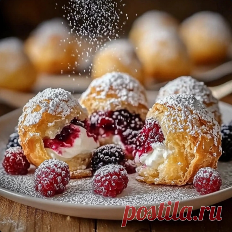 Шарики из теста с кремом и ягодной начинкой - кулинарное искусство