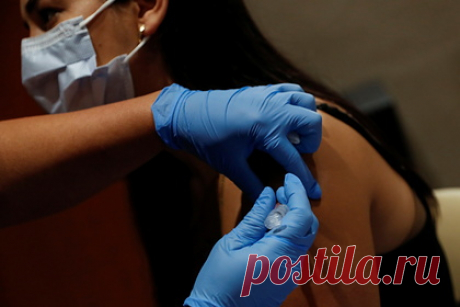 Оценена защита от вариантов SARS-CoV-2 вакцинами Moderna и Pfizer. мРНК-вакцины Moderna и Pfizer эффективно защищают от 16 вариантов коронавируса — к таким выводам пришли исследователи из Йельского университета. После получения двух доз иммунный ответ повышался во всех случаях, хотя сила ответа варьировалась от человека к человеку. Статья ученых принята к публикации в журнале Nature.