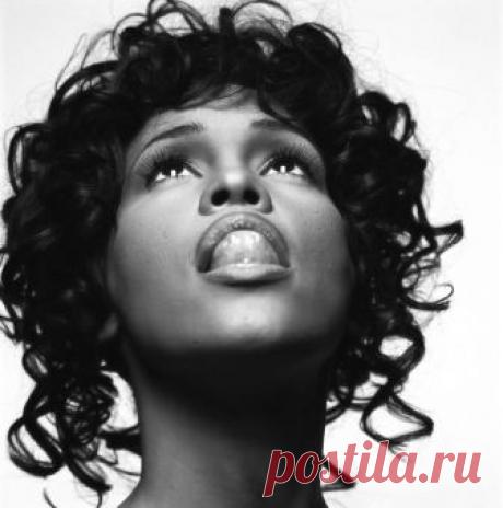 Уитни Хьюстон (Whitney Houston) в фотосессии Мишеля Комте (Michel Comte) для журнала Vanity Fair (1992).