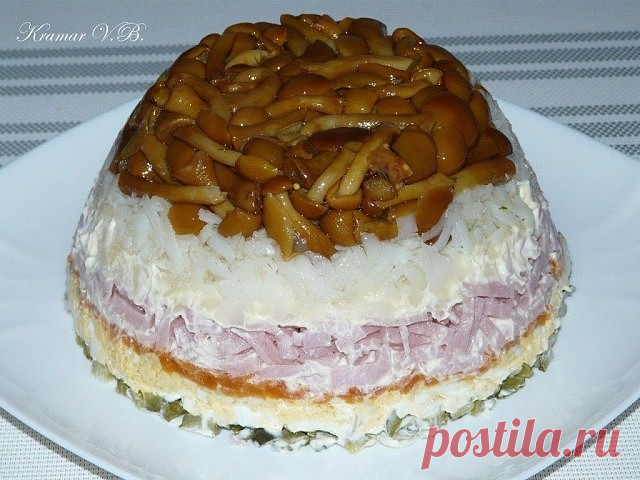 Салат с маринованными опятами!!!для тех ,кому надоел оливье и шуба! Красивый-вкусный и не сложный салатик!Отзывы только положительные!