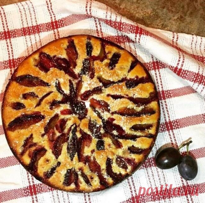 Сливовый пирог с творожной начинкой - Простые рецепты Овкусе.ру