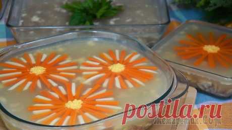 Праздничный холодец из свиных ножек, рульки и курицы