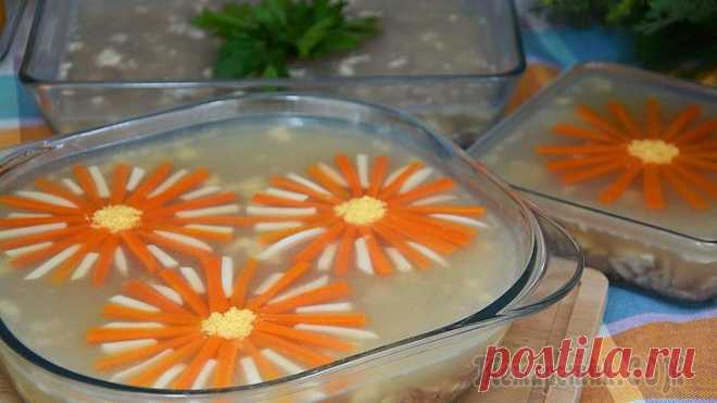 Праздничный холодец из свиных ножек, рульки и курицы