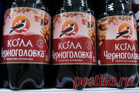 «Черноголовка» откажется от новых проектов в России. Производитель безалкогольных напитков «Черноголовка» откажется от новых проектов в России из-за введения акциза на сладкие напитки. Кроме того, компания сократит инвестпрограмму на 2023 год на 5 миллиардов рублей, что приведет к заморозке тысячи новых рабочих мест, рассказал представитель компании.