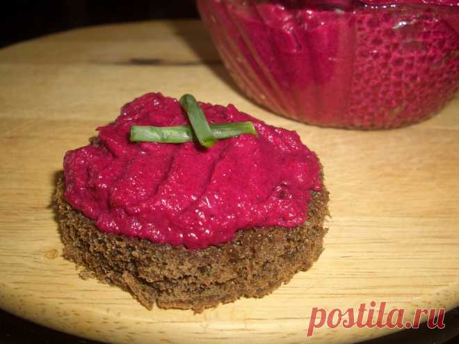 Свекольно-сырный паштет  Очень вкусный паштет получается и полезный. Нравится и взрослым и детям.
Ингредиенты
Свекла отварная - 2 средние шт
Лук репчатый - 1 средн шт  Семена подсолнечника - 50 гр
Сыр Фета (фетакса или брынз…