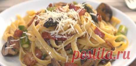 How To Make Roasted Asparagus Mushroom Carbonara | TipHero