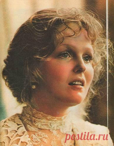 Биография Елена Соловей Заслуженная артистка РСФСР (1981)
Лауреат кинофестиваля в Оксфорде в номинации «Лучшая женская роль» (1980)
Лауреат Каннского кинофестиваля в номинации «Лучшая роль второго плана» (1981)
Народная артистка РСФСР (1990)