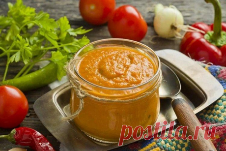 20 рецептов вкуснейшей кабачковой икры на зиму Любители овощных закусок в сезон стараются запасаться на зиму кабачковой икрой. Готовят ее по-разному: кто-то любит с уксусом, кто-то с помидорами или даже яблоками. Мы собрали для тебя 20 самых лучших рецептов. Выбирай на свой вкус!