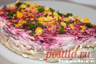 Очень вкусный слоеный салат с отварной рыбой и свеклой "Маргаритка"